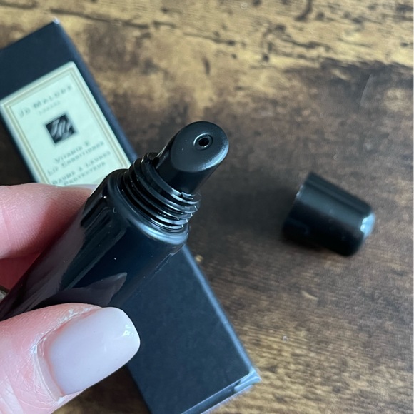 Brand new Jo Malone Vitamine E Lip Moisturizer. Never used. - Picture 3 of 4